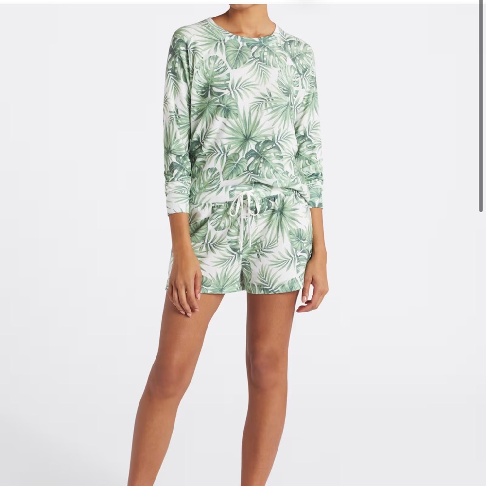 SEEING STARS
Evie Sleep & Lounge Long Sleeve Top and‎ Drawstring Short Set